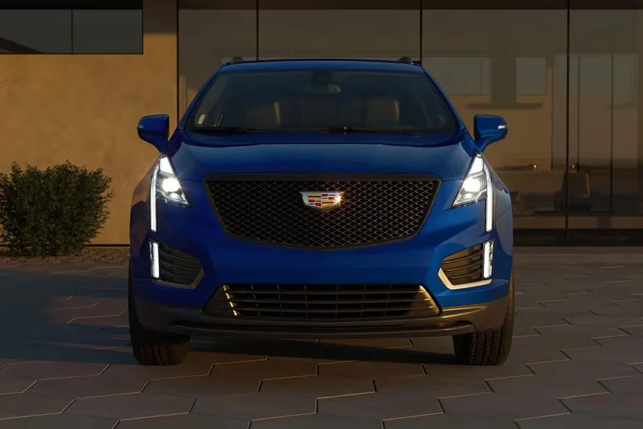 Cadillac XT5 2026 SUV Front view highlighting the bonnet design Cadillac XT5 2026 SUV Front view highlighting the bonnet design