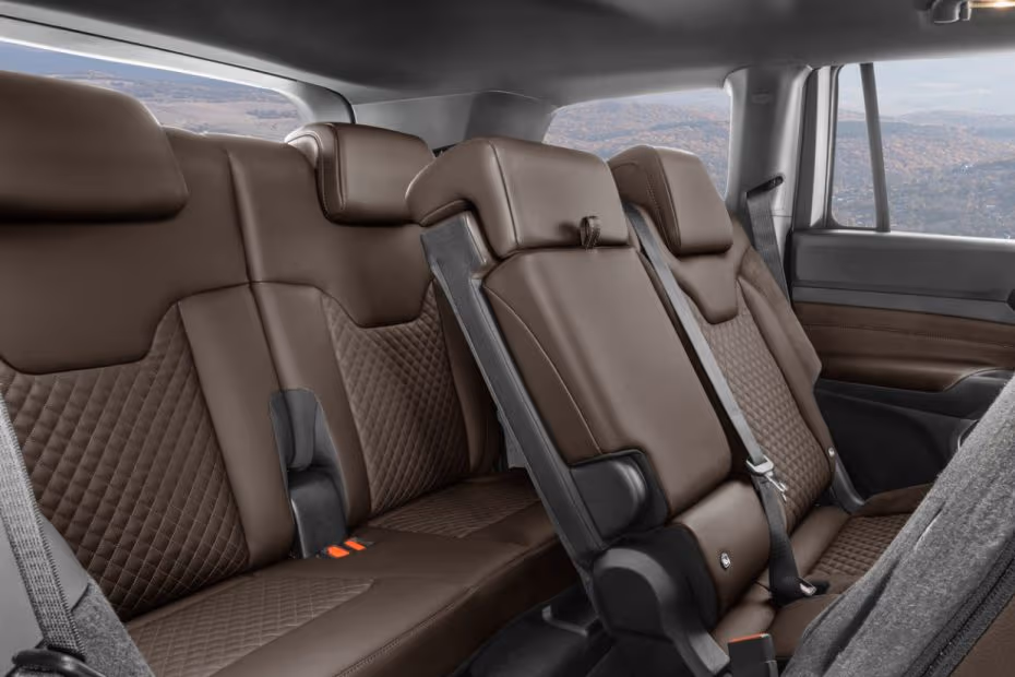 Jeep Commander 2026 Rear passenger seat view highlighting centre armrest Jeep Commander 2026 Rear passenger seat view highlighting centre armrest