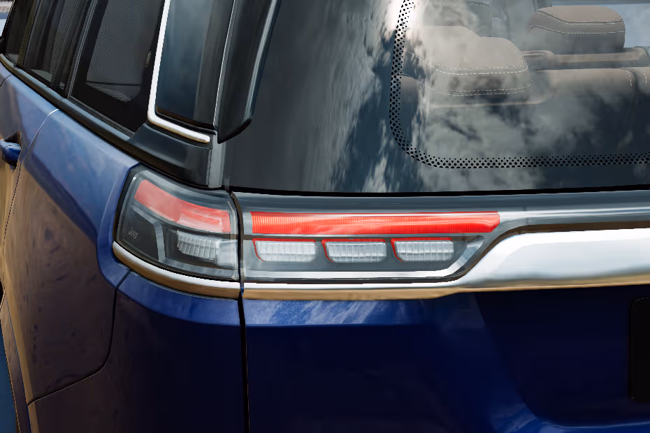 Jeep Commander 2026 taillight with sequential turn indicator Jeep Commander 2026 taillight with sequential turn indicator