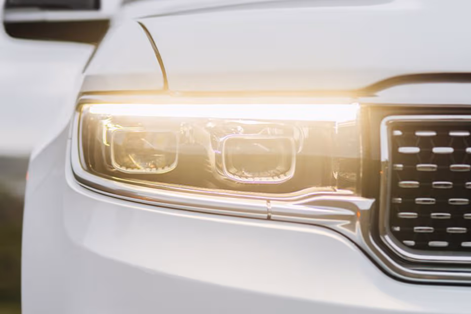 Jeep Grand Wagoneer 2026 view with LED Headlights Jeep Grand Wagoneer 2026 view with LED Headlights