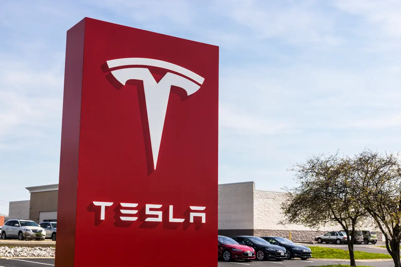 Tesla Faces 42% Decline in Operating Income Amidst Growing Competition and Falling Sales Tesla Faces 42% Decline in Operating Income Amidst Growing Competition and Falling Sales