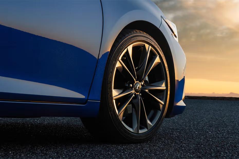 Lexus ES 2026 alloy wheel design close-up Lexus ES 2026 alloy wheel design close-up