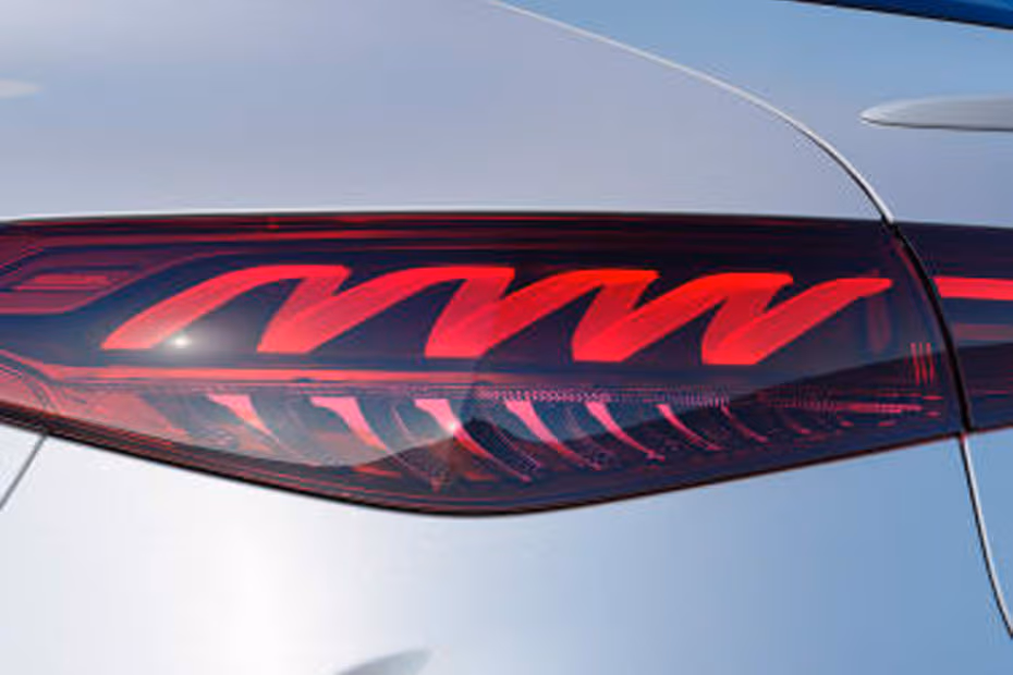 Mercedes-Benz EQS 2026 Connected LED Taillight Close-up Mercedes-Benz EQS 2026 Connected LED Taillight Close-up