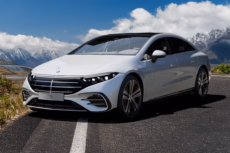 Mercedes-Benz EQS 2026 front left side angle view Mercedes-Benz EQS 2026 front left side angle view