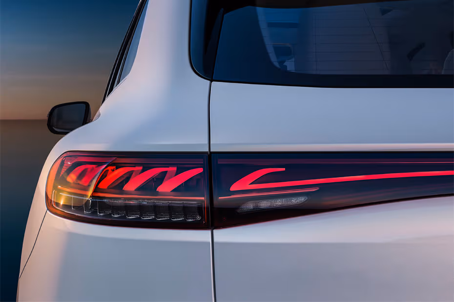 Mercedes-Benz EQS SUV 2026 Connected LED Taillight Mercedes-Benz EQS SUV 2026 Connected LED Taillight