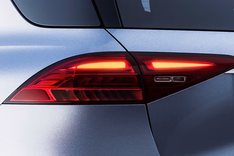 Mercedes-Benz GLE-Class 2026 Taillight with Sequential Turn Indicator Mercedes-Benz GLE-Class 2026 Taillight with Sequential Turn Indicator