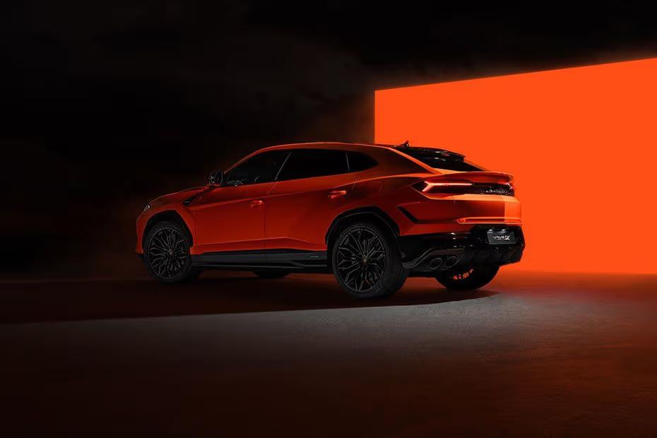Lamborghini Urus 2026 Rear Right Side Angle View Showing Taillights, Tailgate and Alloy Wheels Lamborghini Urus 2026 Rear Right Side Angle View Showing Taillights, Tailgate and Alloy Wheels