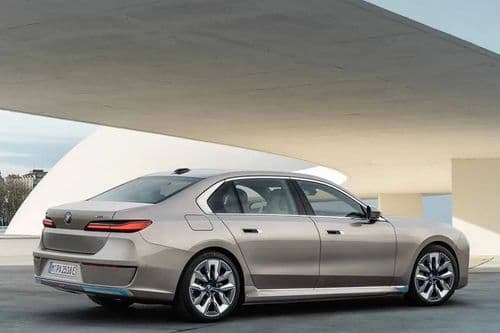 BMW 7 Series Right Side View BMW 7 Series Right Side View