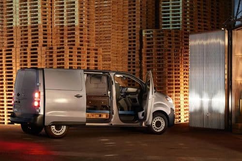 Opel Vivaro Right Side View Opel Vivaro Right Side View