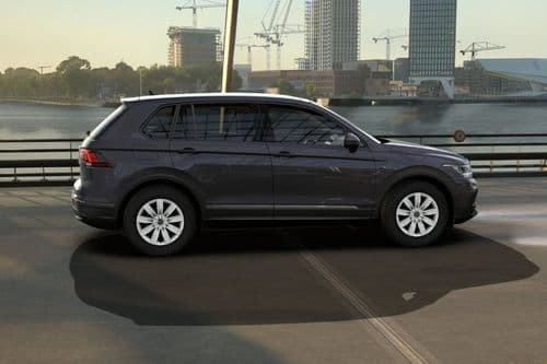 Volkswagen Tiguan Right Side View Volkswagen Tiguan Right Side View