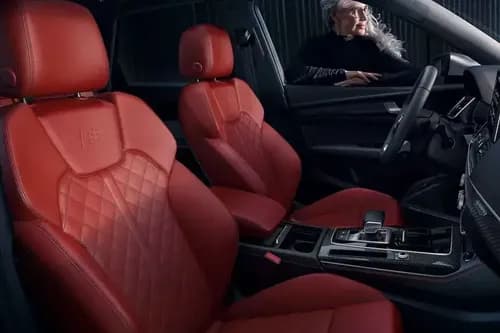 Audi SQ5 2024 Rear Seat View Audi SQ5 2024 Rear Seat View