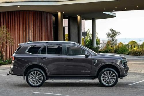 Ford Everest 2024 Right Side View Ford Everest 2024 Right Side View