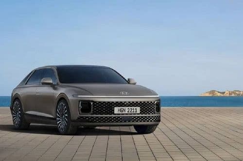 Hyundai Azera 2024 Right Side Front View Hyundai Azera 2024 Right Side Front View