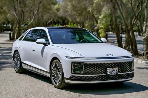 Hyundai Azera 2024 Right Side Front View Hyundai Azera 2024 Right Side Front View