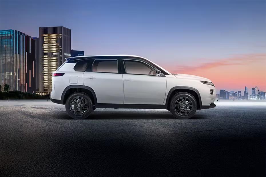 Toyota Urban Cruiser Front Side View & Shining Alloy Wheel Toyota Urban Cruiser Front Side View & Shining Alloy Wheel