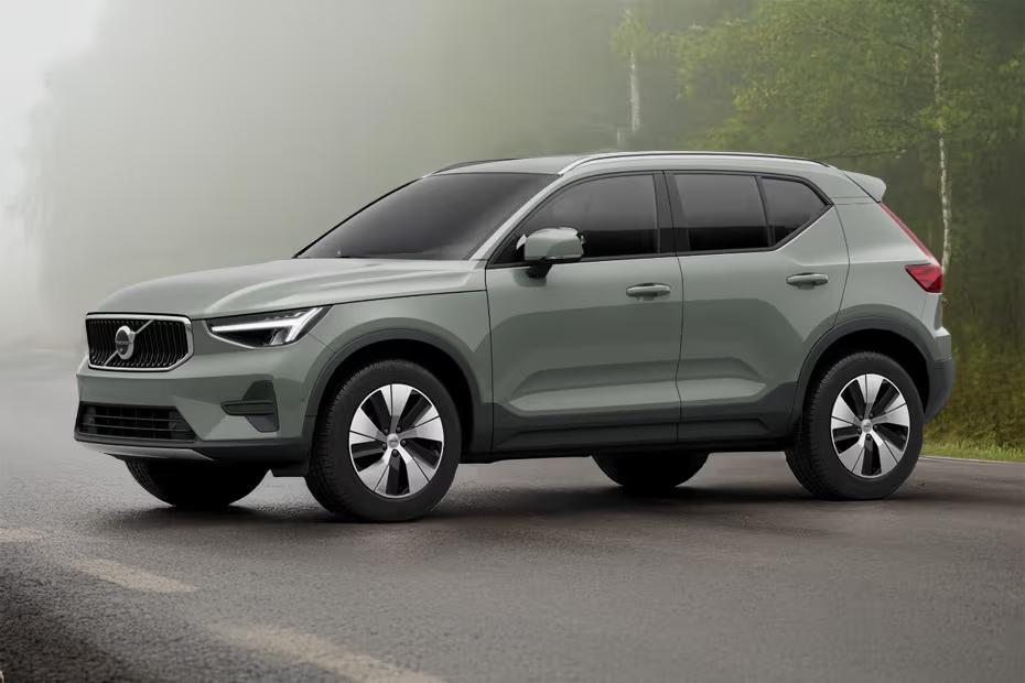Volvo XC40 2026 front left side angle view Volvo XC40 2026 front left side angle view