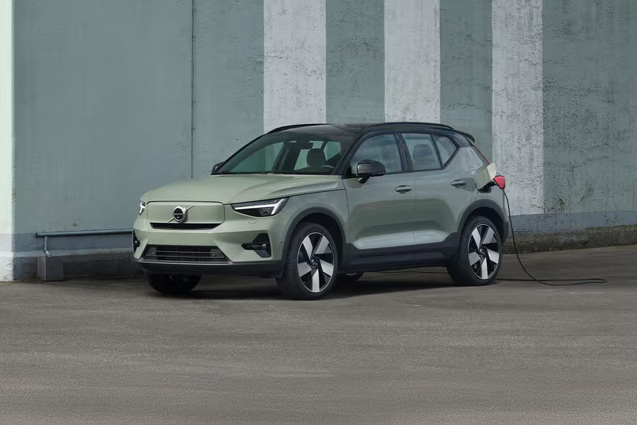 Volvo XC40 Recharge 2026 front left side angle view Volvo XC40 Recharge 2026 front left side angle view