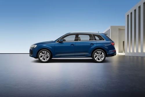 Audi Q7 2026 Sepang Blue SUV full side profile with alloy wheels Audi Q7 2026 Sepang Blue SUV full side profile with alloy wheels