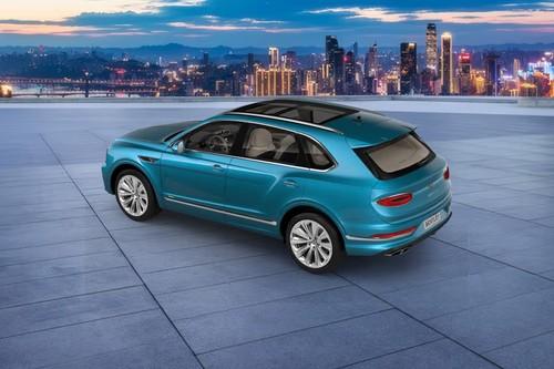 Bentley Bentayga 2026 SUV Rear Left side angle view showing taillights, tailgate and alloy wheels Bentley Bentayga 2026 SUV Rear Left side angle view showing taillights, tailgate and alloy wheels