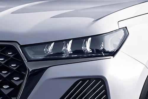 Chery Tiggo 7 Champion 2026 White SUV Projector LED Headlight Close Up Chery Tiggo 7 Champion 2026 White SUV Projector LED Headlight Close Up