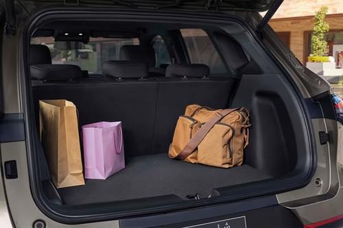 Chevrolet Captiva EV 2026 SUV rear profile showing the open boot space Chevrolet Captiva EV 2026 SUV rear profile showing the open boot space