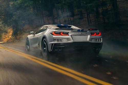 Chevrolet Corvette E-Ray 2026 Coupe Rear Left side angle view showing taillights, tailgate and alloy wheels Chevrolet Corvette E-Ray 2026 Coupe Rear Left side angle view showing taillights, tailgate and alloy wheels