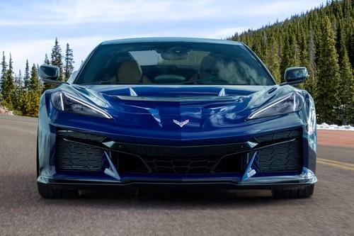 Chevrolet CORVETTE ZR1 2026 Coupe front view with LED Headlights Chevrolet CORVETTE ZR1 2026 Coupe front view with LED Headlights