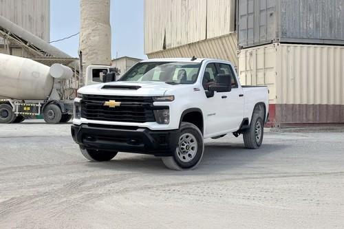Chevrolet Silverado HD 2026 Pickup Truck front left side view showing front grille, LED headlights Chevrolet Silverado HD 2026 Pickup Truck front left side view showing front grille, LED headlights