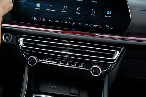 Chevrolet Traverse 2026 SUV interior dashboard climate control system AC controls Chevrolet Traverse 2026 SUV interior dashboard climate control system AC controls