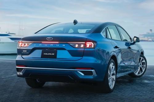 Ford Taurus 2026 Sedan Rear angle view showing taillights, tailgate and alloy wheels Ford Taurus 2026 Sedan Rear angle view showing taillights, tailgate and alloy wheels