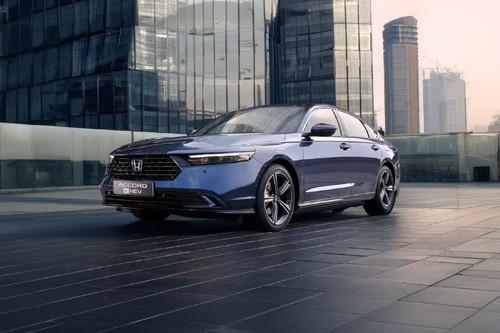 Honda Accord E HEV Front Left Side Angle View Honda Accord E HEV Front Left Side Angle View
