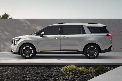 Kia Carnival 2025 SUV Left Side Profile with Alloy Wheels Kia Carnival 2025 SUV Left Side Profile with Alloy Wheels