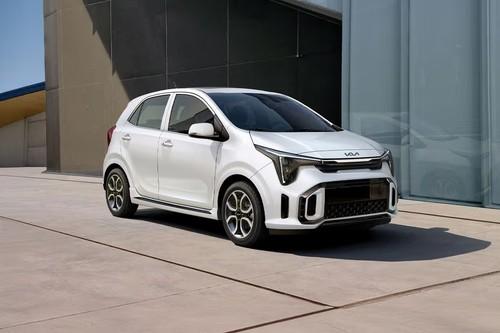 Kia Picanto 2026 Hatchback front right side angle view on city street Kia Picanto 2026 Hatchback front right side angle view on city street