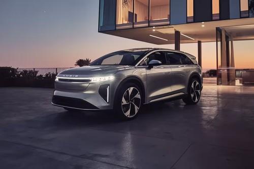 Lucid Gravity 2025 SUV Front Right Side Angle View on City Street Lucid Gravity 2025 SUV Front Right Side Angle View on City Street