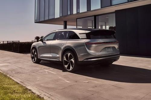 Lucid Gravity 2025 SUV Rear Left Side Angle View Showing Taillights, Tailgate and Alloy Wheel Lucid Gravity 2025 SUV Rear Left Side Angle View Showing Taillights, Tailgate and Alloy Wheel