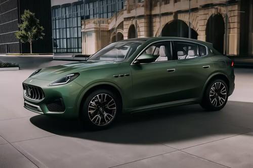 Maserati Grecale 2026 Military Teal Matte - Fuoriserie SUV front right side angle view on city street Maserati Grecale 2026 Military Teal Matte - Fuoriserie SUV front right side angle view on city street