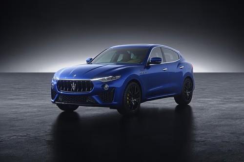 Maserati Levante 2026 Blue SUV front right side angle view on city street Maserati Levante 2026 Blue SUV front right side angle view on city street