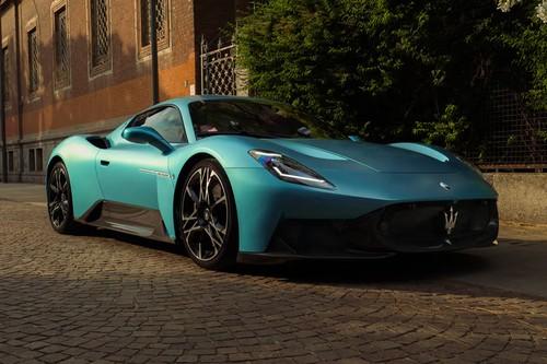 Maserati Mcpura 2026 ai aqua rainbow matte Coupe front right side angle view on city street Maserati Mcpura 2026 ai aqua rainbow matte Coupe front right side angle view on city street