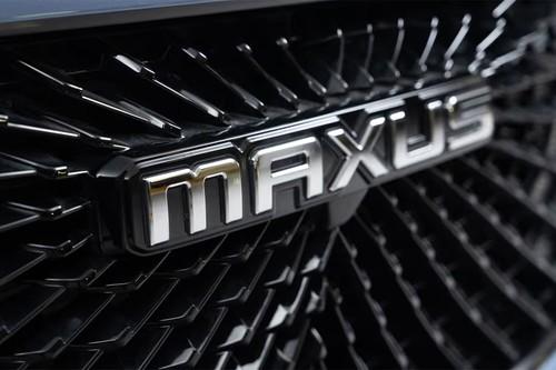 Maxus D60 Max 2026 SUV Brand Emblem Badge Close Up View Maxus D60 Max 2026 SUV Brand Emblem Badge Close Up View