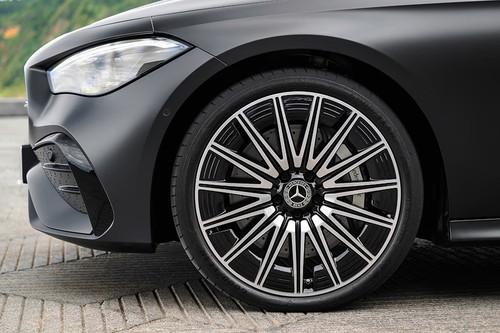 Mercedes-Benz CLE Cabriolet 2026 Aerodynamic alloy wheel design close-up Mercedes-Benz CLE Cabriolet 2026 Aerodynamic alloy wheel design close-up