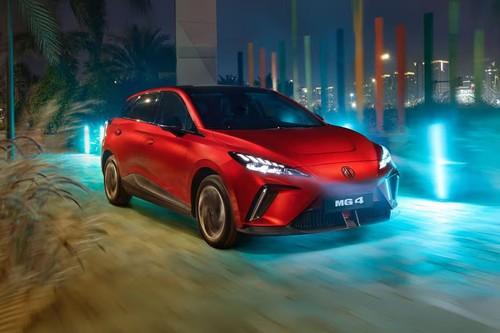 MG 4 EV Hatchback Front medium view in night MG 4 EV Hatchback Front medium view in night