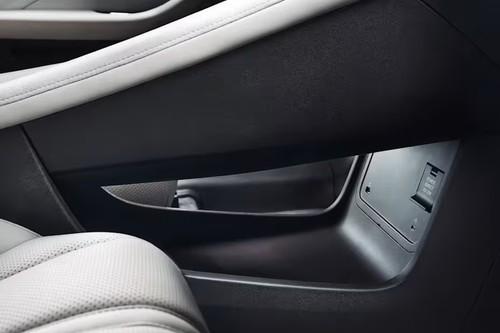 MG 8 PHEV Sedan Front Center Divider with storage compartment MG 8 PHEV Sedan Front Center Divider with storage compartment