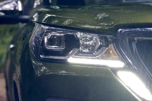 Peugeot Landtrek 2026 Pickup Truck LED headlight close-up Peugeot Landtrek 2026 Pickup Truck LED headlight close-up