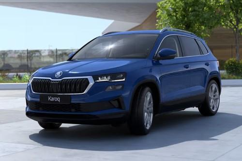 Skoda Karoq 2025 Front Right Side Angle View on City Street Skoda Karoq 2025 Front Right Side Angle View on City Street