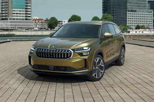 Skoda Kodiaq 2025 Sedan Front Left Side Angle View on City Street Skoda Kodiaq 2025 Sedan Front Left Side Angle View on City Street