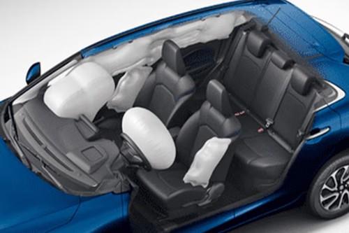 Suzuki Baleno 2026 Hatchback Driver and passenger front airbags view Suzuki Baleno 2026 Hatchback Driver and passenger front airbags view