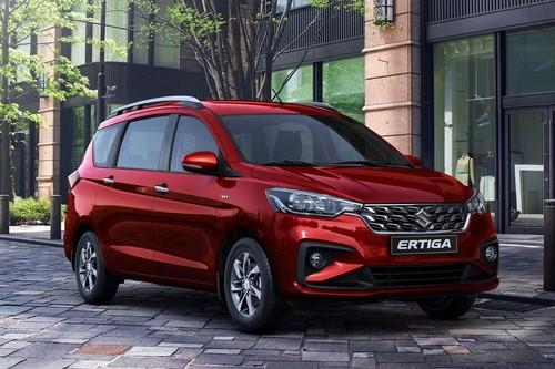 Suzuki Ertiga 2026 MPV Front right side angle view on city street Suzuki Ertiga 2026 MPV Front right side angle view on city street