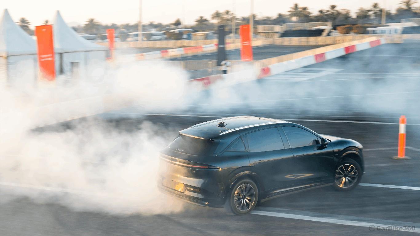 Zeekr 7X Sets Guinness World Record for Tightest Drift Gap in Electric Car Zeekr 7X Sets Guinness World Record for Tightest Drift Gap in Electric Car